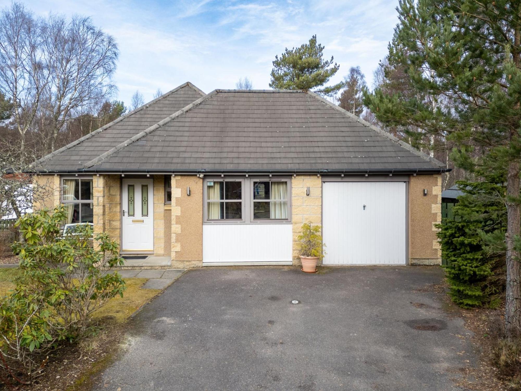 Holiday Home Falcon Lodge By Interhome Aviemore Exterior foto